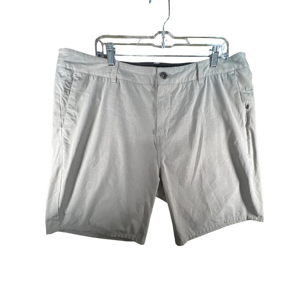 Vuori Aim Shorts Golf Hiking Lifestyle Khaki, Style#:V368, Men Size: 38